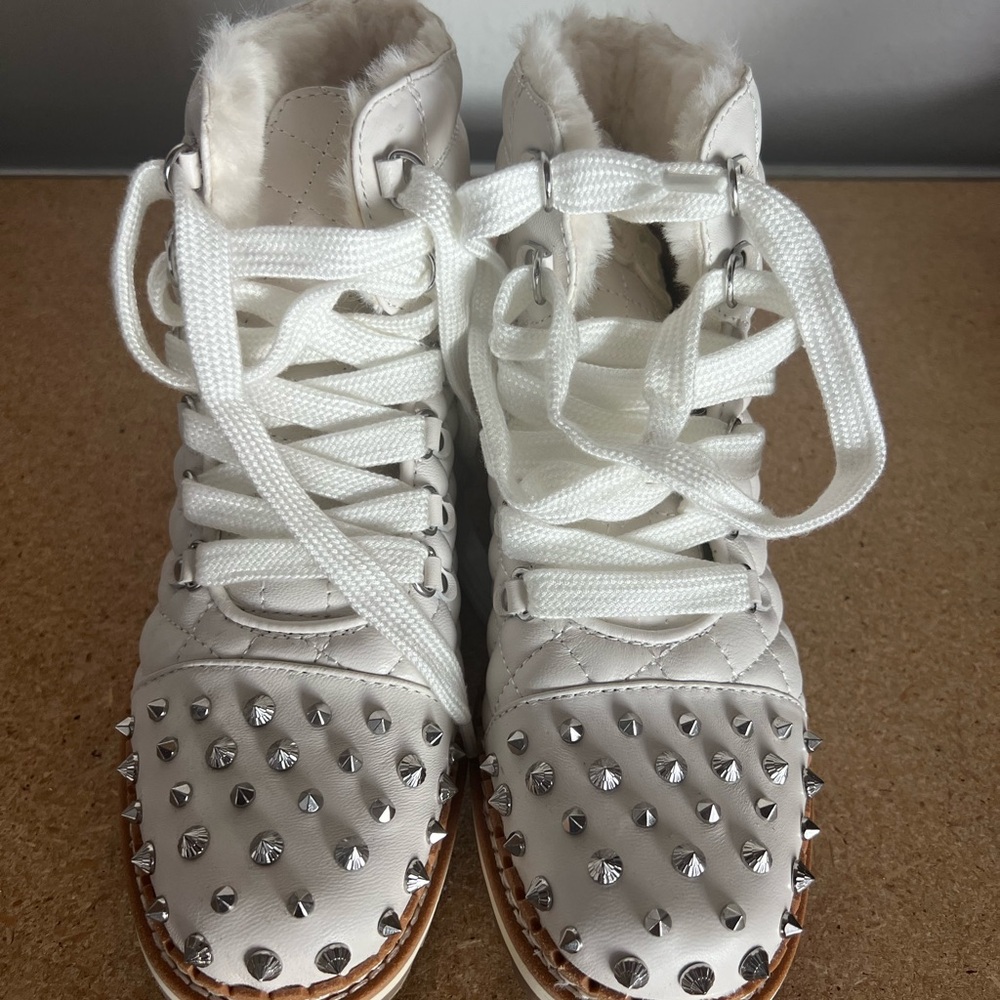 Sam Edelman Stylish White Studded Women's Boots